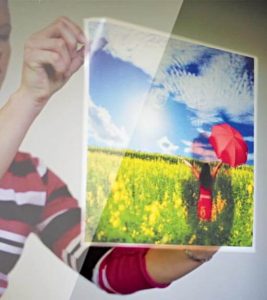 Vinilos adhesivos personalizados para escaparates y superficies lisas